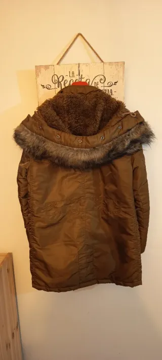 Parka hombre marrón con capucha