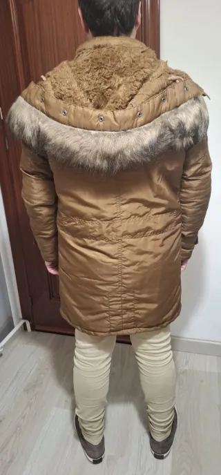 Parka hombre marrón con capucha