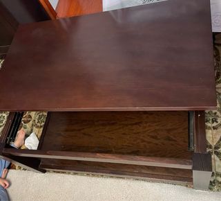 Mesa de centro de madera oscura