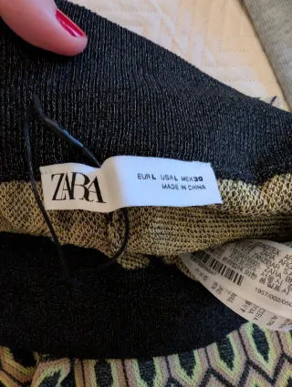 Conjunto Zara plumas verde y negro