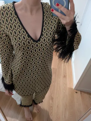 Conjunto Zara plumas verde y negro