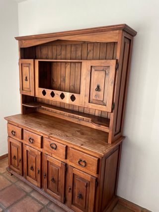 Mueble de madera rústico