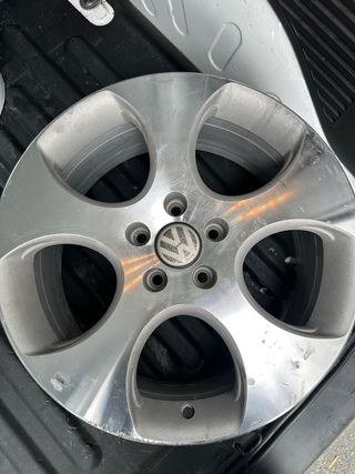 Llanta Golf MK5 Detroit 18 Original (solo una)