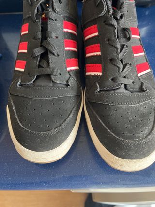 Zapatillas Adidas Negras y Rojas