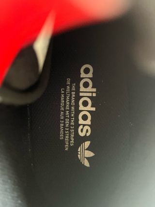 Zapatillas Adidas Negras y Rojas