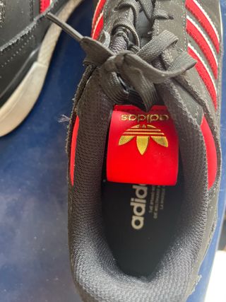 Zapatillas Adidas Negras y Rojas