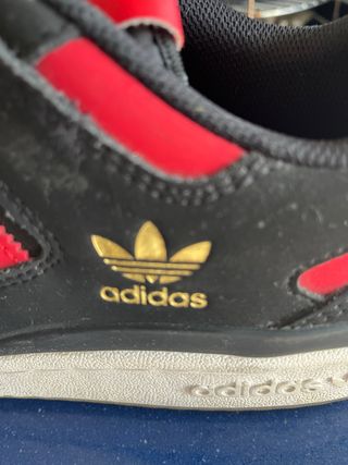 Zapatillas Adidas Negras y Rojas
