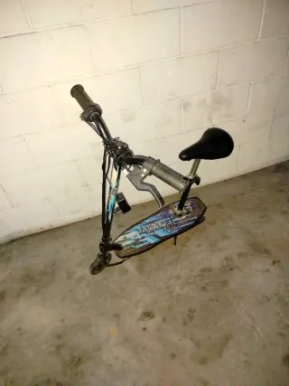 Patinete eléctrico infantil con asiento