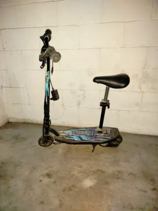 Patinete eléctrico infantil con asiento