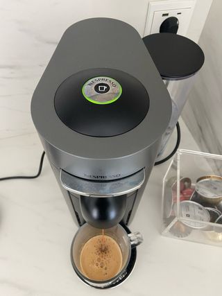 Cafetera Nespresso Vertuo Gris Plata