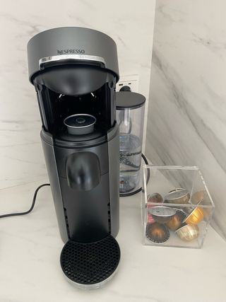 Cafetera Nespresso Vertuo Gris Plata