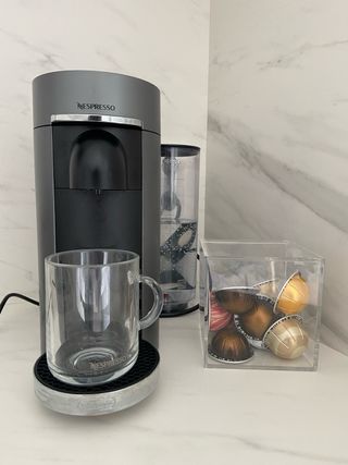 Cafetera Nespresso Vertuo Gris Plata