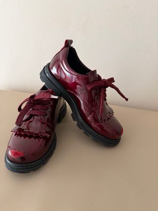 Zapato Pabloky charol granate T.30