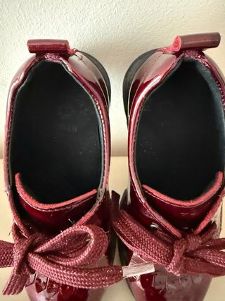 Zapato Pabloky charol granate T.30