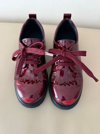 Zapato Pabloky charol granate T.30