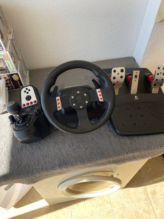 Volante Logitech G27 con pedales y palanca