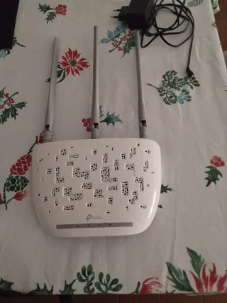 Router TP-Link Blanco con Antenas