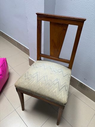 Silla de comedor de madera con tapizado