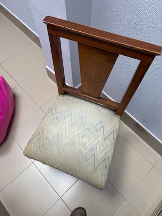 Silla de comedor de madera con tapizado