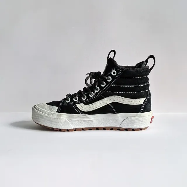 Zapatillas altas "Vans".