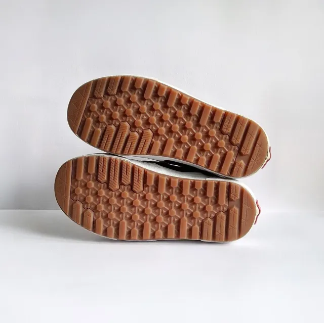 Zapatillas altas "Vans".