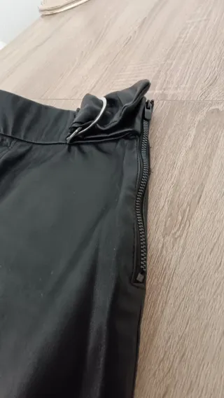 Falda de cuero Zara