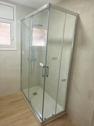 Carpintería aluminio, persianas y cristales