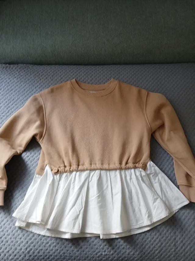 Sudadera con falda blanca, talla 9-10