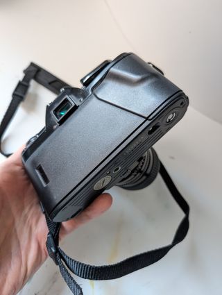 Minolta X-300s con objetivo 28-70mm Macro