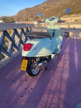 Vespa Primavera 50 4T Verde