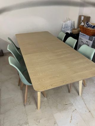 Tavolo allungabile e 6 sedie nordiche in legno