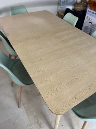Tavolo allungabile e 6 sedie nordiche in legno