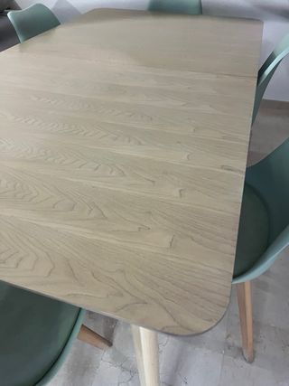 Tavolo allungabile e 6 sedie nordiche in legno