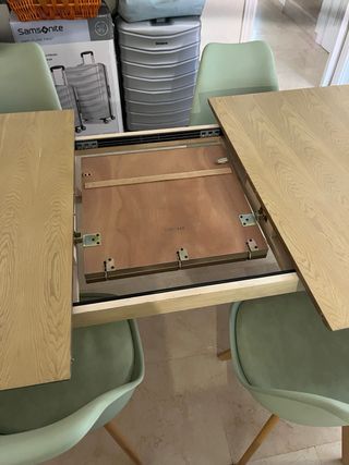 Tavolo allungabile e 6 sedie nordiche in legno