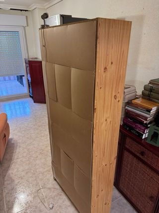 Estantería de madera recoger en la manga