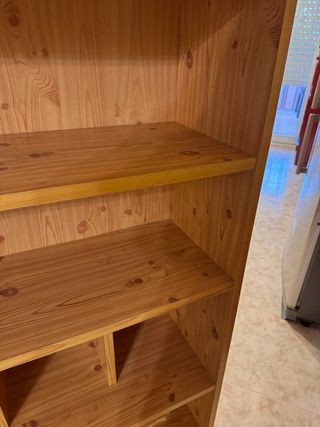 Estantería de madera recoger en la manga