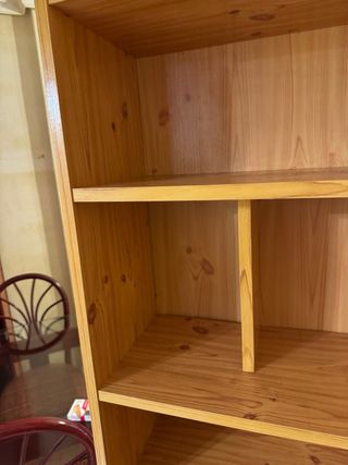 Estantería de madera recoger en la manga