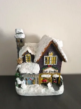 Casette in resina decorata con tetto innevato