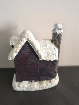 Casette in resina decorata con tetto innevato