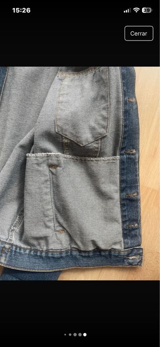 Cazadora vaquera desgastada