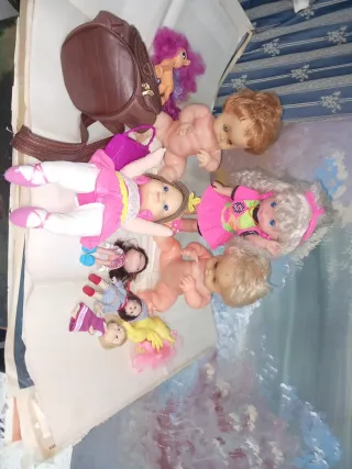 Lote Muñecas y Mochila Piel