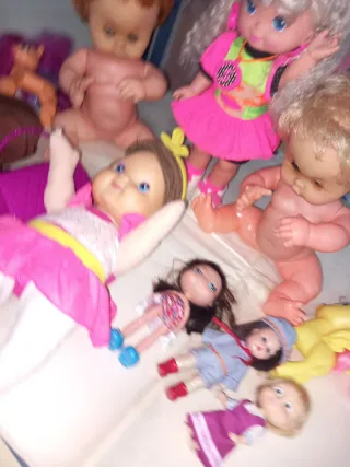 Lote Muñecas y Mochila Piel