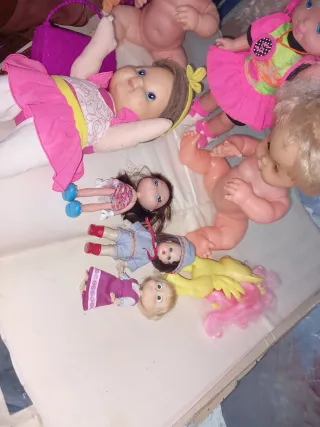 Lote Muñecas y Mochila Piel