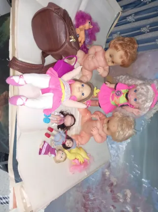 Lote Muñecas y Mochila Piel