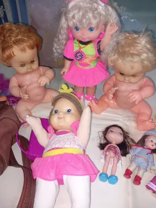 Lote Muñecas y Mochila Piel