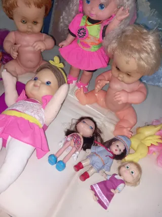 Lote Muñecas y Mochila Piel