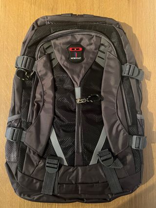 Mochila Newport Negra y Gris