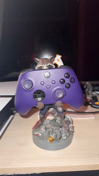 Soporte Mando/Móvil rocket Raccoon cable Guys