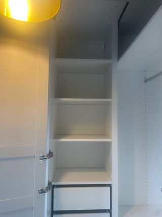 Armario esquinero IKEA beige madera