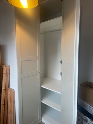 Armario esquinero IKEA beige madera